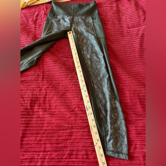 Lululemon Olive Green Leaf Print Leggings. Size 4. - Picture 13 of 13